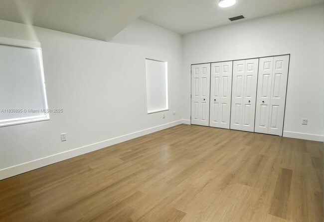 Building Photo - 125 Frow Ave