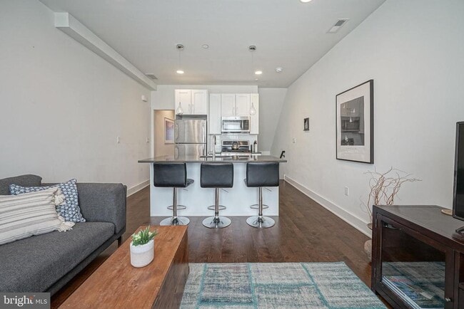 Building Photo - 1332 S Bouvier St