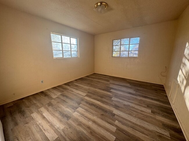 Building Photo - Single Family Residence