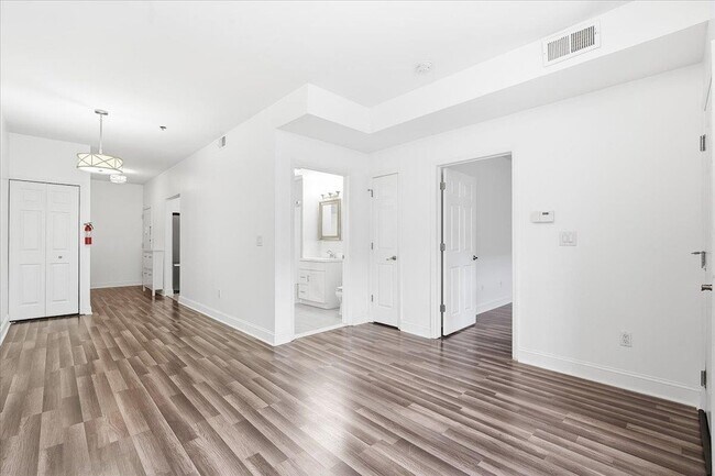 Building Photo - 318 54th St