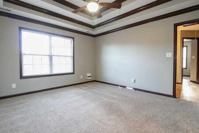 Building Photo - 1450 Raven Rd