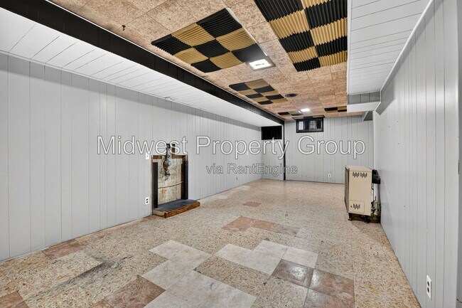 Building Photo - 727 Shepley Dr