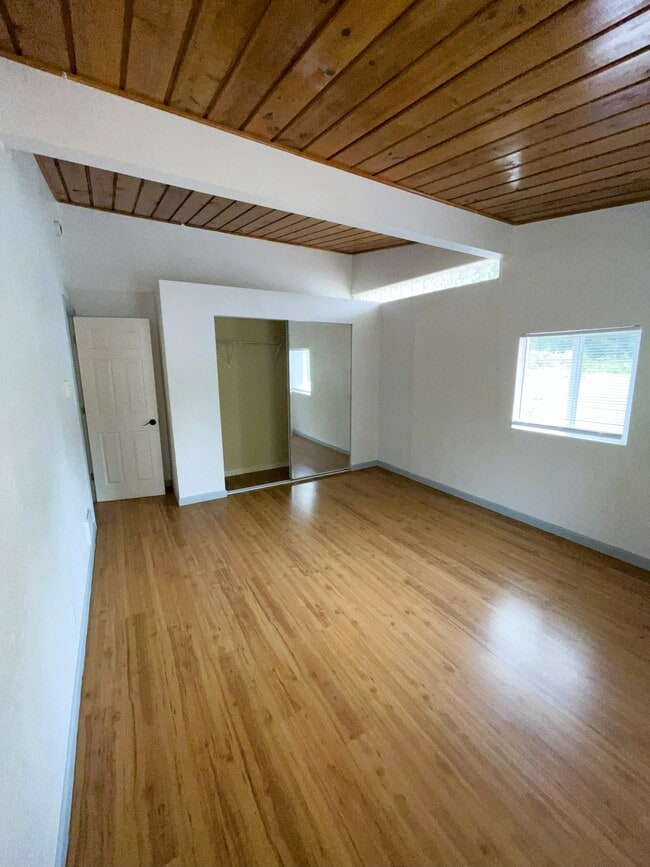 Building Photo - 3070 NW Paul Benjamin Rd