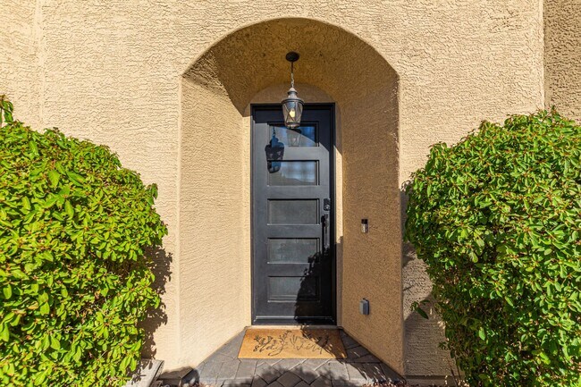 Building Photo - LUXURIOUS Executive Style home in the high...