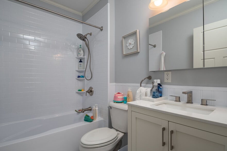 Guest bath 2 - 337 Mount Support Rd