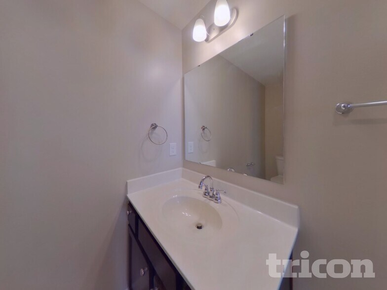 Building Photo - 178 Hidden Lakes Rd