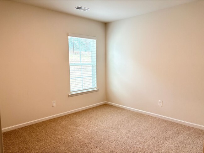 Building Photo - MOVE IN SPECIAL - 4 Bedroom, 2 Bathroom House in Trinity!