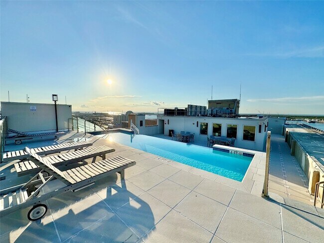 Building Photo - 2102 Mechanic St