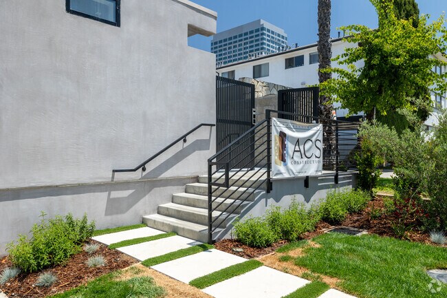 Building Photo - 373 W Doran St