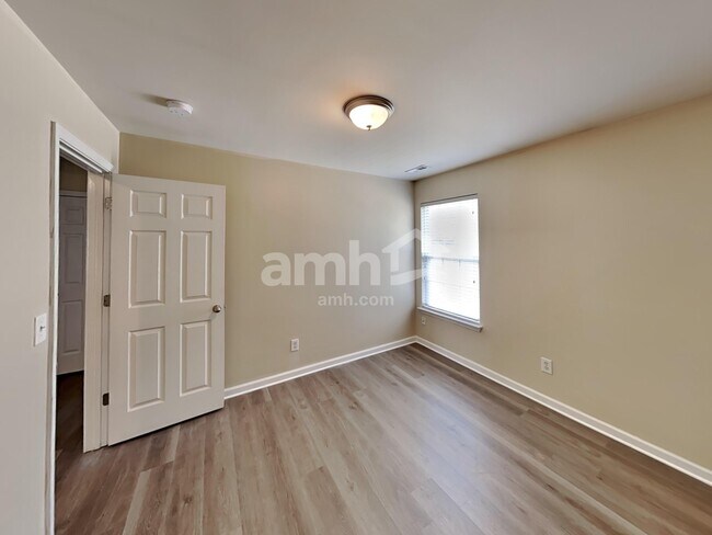 Building Photo - 935 Legacy Park Rd