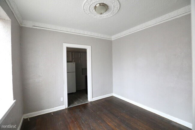 Building Photo - 731 Covington Dr