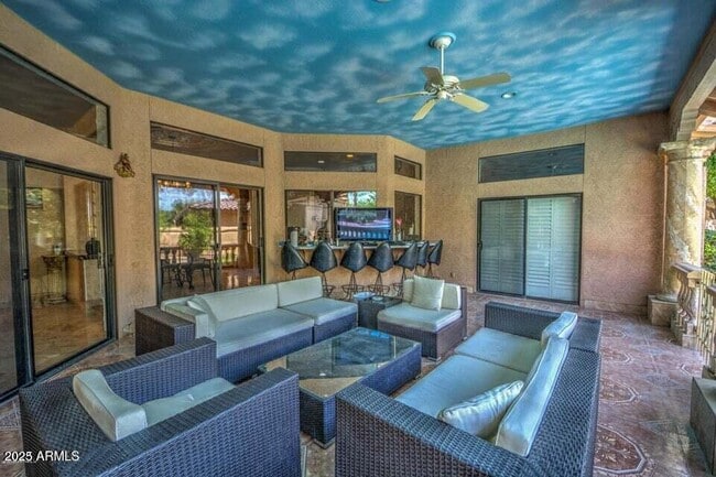 Building Photo - 1502 W Port Au Prince Ln