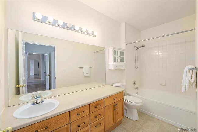 Master Bath - 14353 E 1st Dr