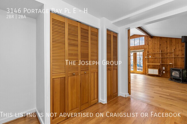 Building Photo - One of a kind 2 bed/1.75 bath houseboat ov...