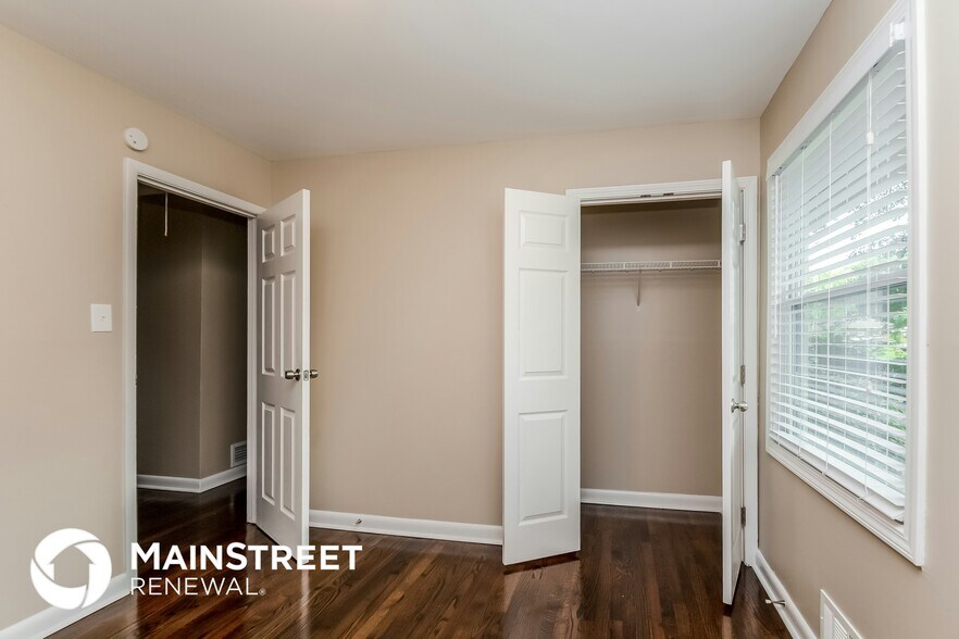 Building Photo - 742 King Rd