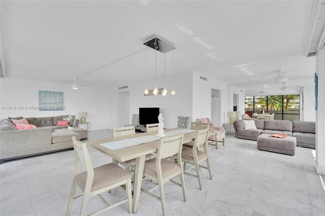 Building Photo - 2049 S Ocean Dr