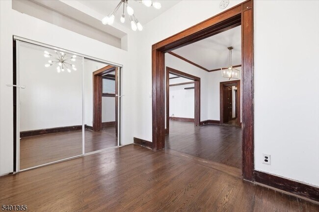 Building Photo - 274 Crawford Terrace