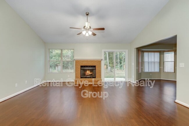 Building Photo - 3861 Karissa Ann Pl E