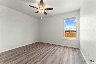 Building Photo - 1118 B Zora Dr