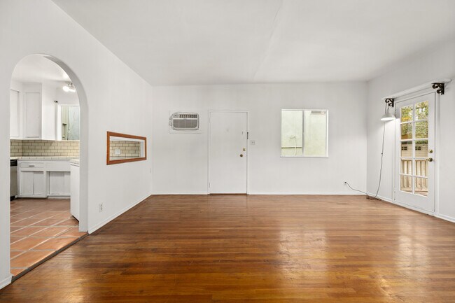 Building Photo - 6148 Glen Holly St