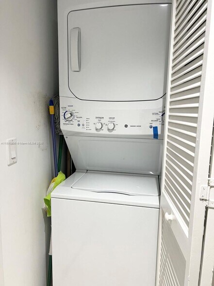 Building Photo - 31 SE 6th St