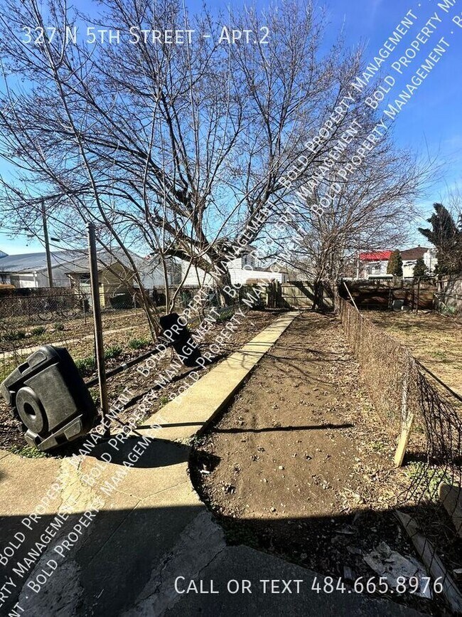 Building Photo - 327 N 5th St