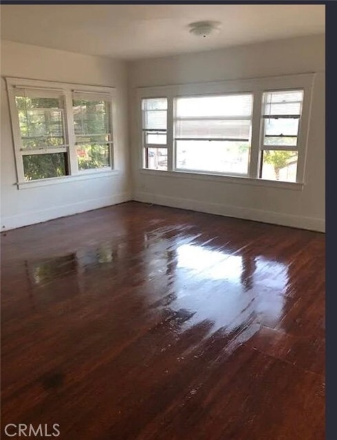 Building Photo - 342 E 8th St