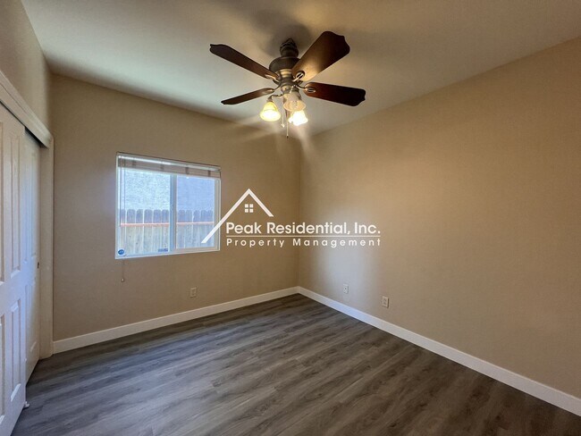 Building Photo - Very Nice 3bd/2ba Elk Grove Home with 2 Car Garage