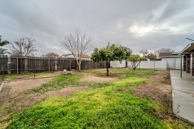 Building Photo - 4 bedroom 3 bath home in SW Yuba City