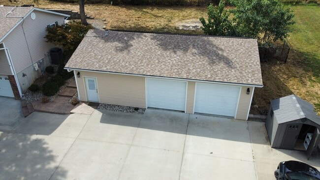 Building Photo - 6120 Dove Lake View