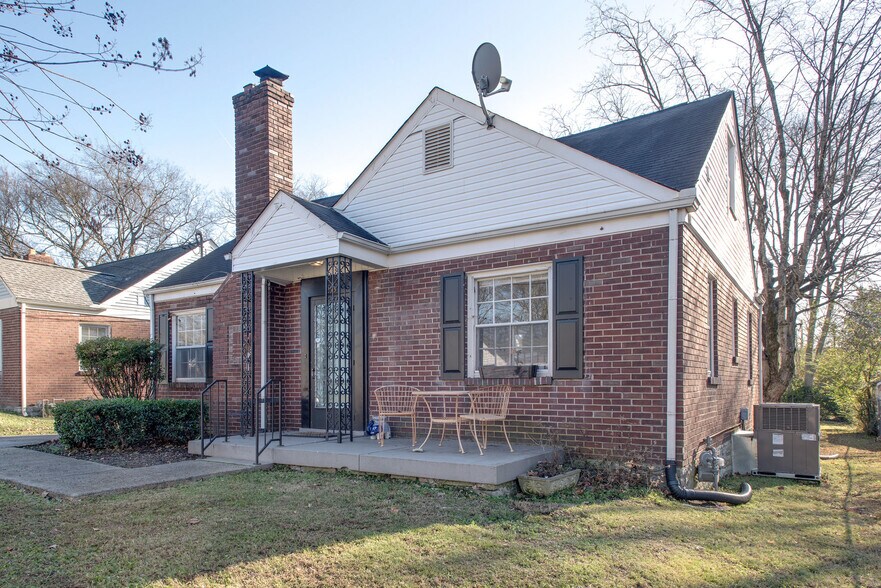 Building Photo - 253 Thuss Ave