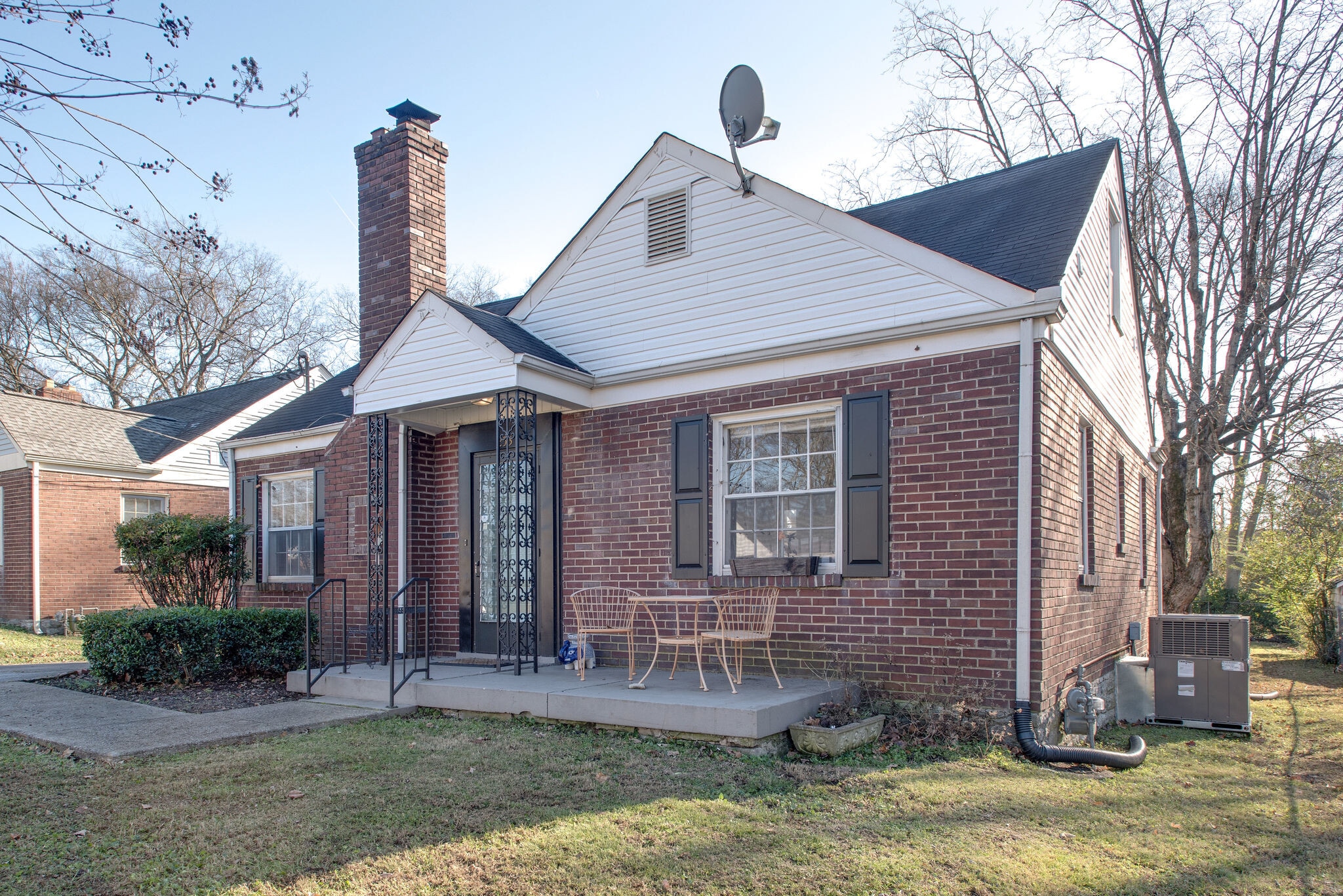 Building Photo - 253 Thuss Ave