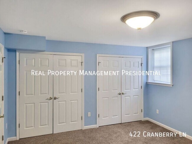 Building Photo - 422 Cranberry Ln