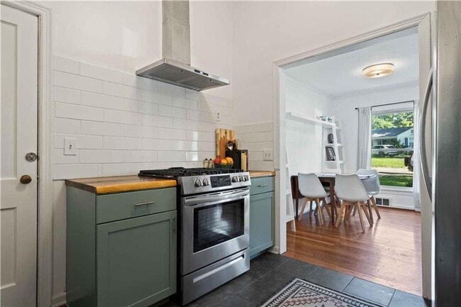 Building Photo - Charming Prairie Village Ranch + Designer ...