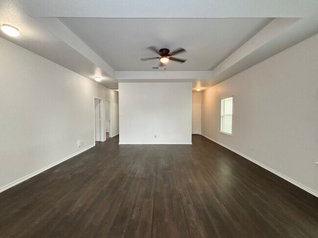 Building Photo - Gorgeous 4 bedroom home!
