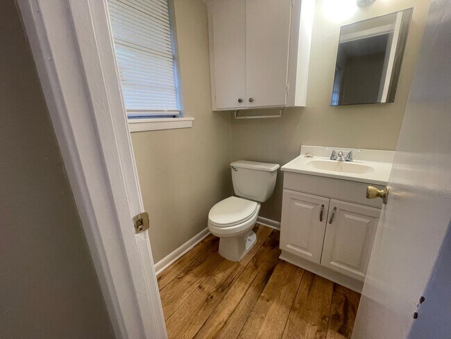 Building Photo - Don’t Miss Out! Move in Ready!