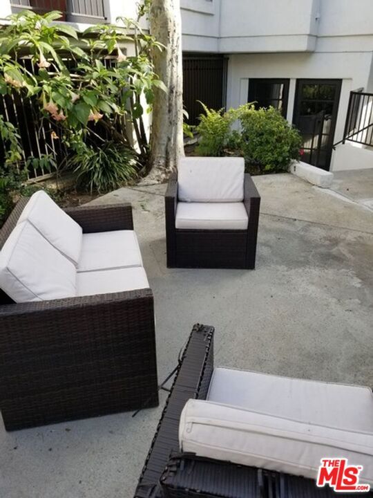 Building Photo - 1031 N Crescent Heights Blvd