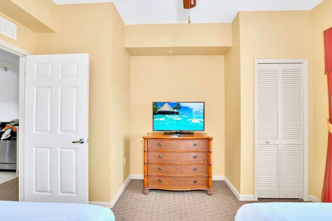 Building Photo - 8113 Resort Village Dr
