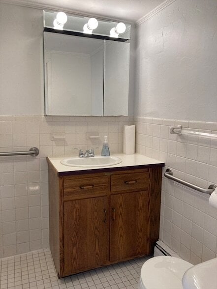 Building Photo - 6 Maple Ave