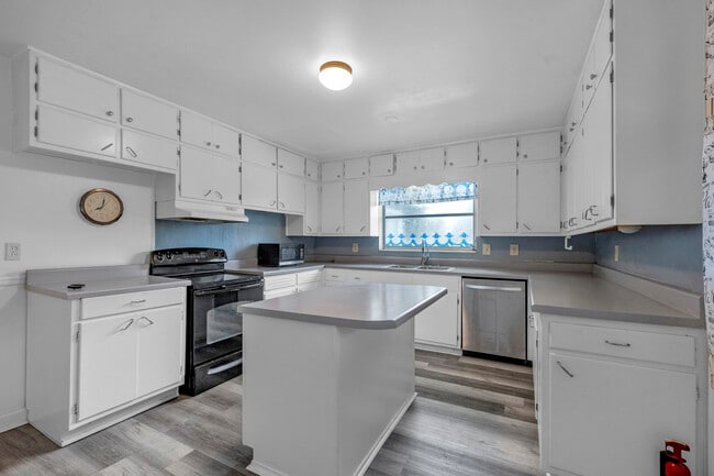 Building Photo - 2221 Avenue W26th St