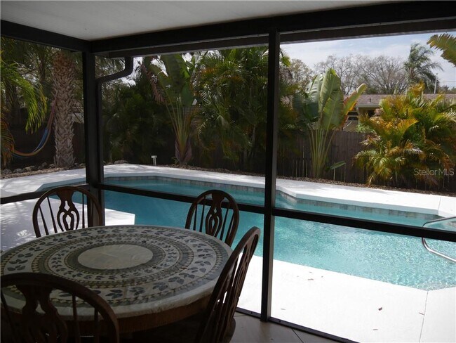 Building Photo - 3026 Vinson Ave