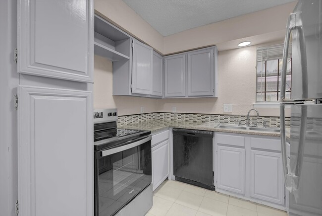 Building Photo - 5867 Village Forest Ct