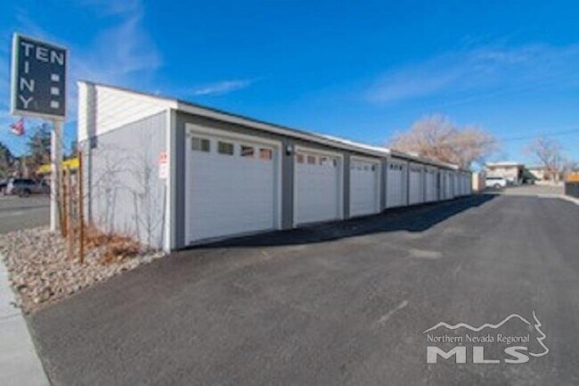 Building Photo - 861 Ryland St