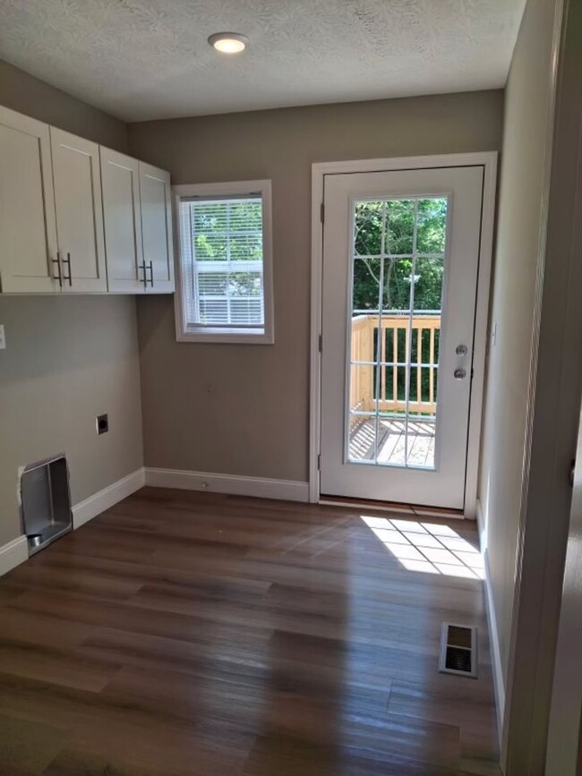 Building Photo - Remodeled single family home