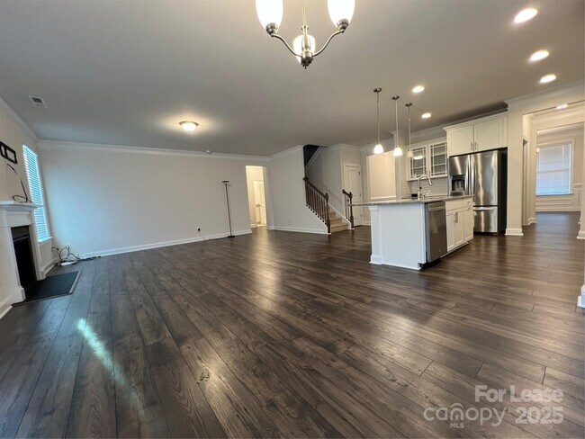 Building Photo - 196 Longleaf Dr