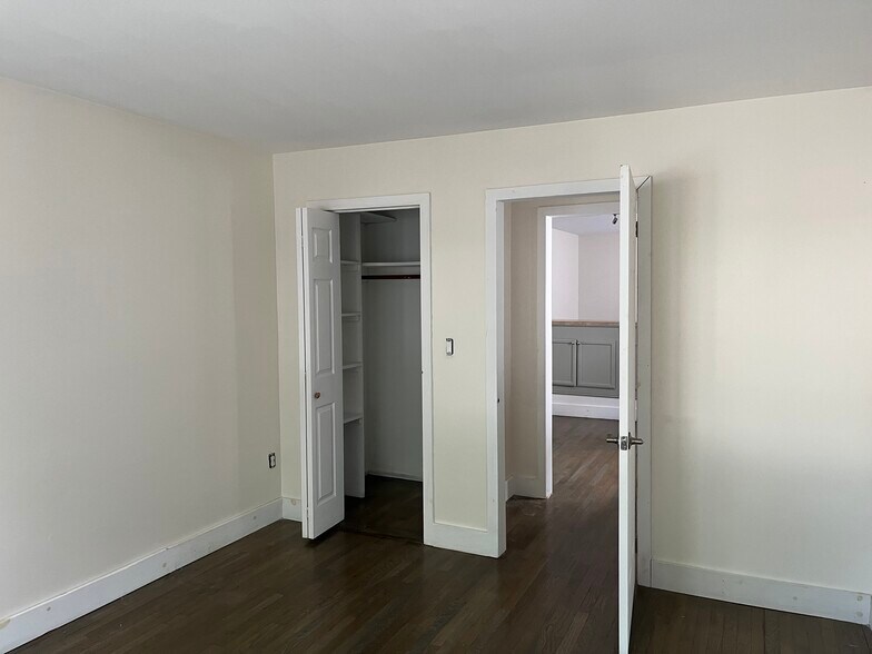 Building Photo - 963 Bard Ave