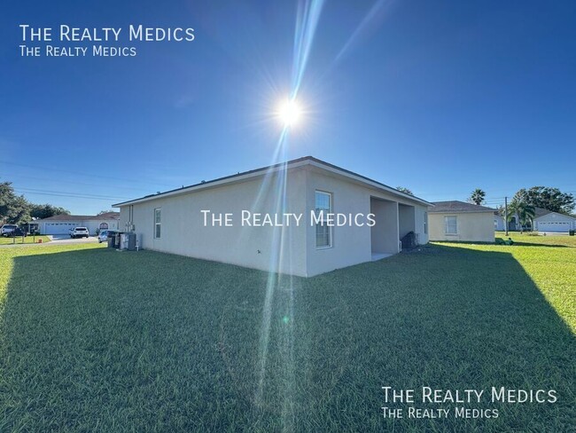 Building Photo - 765 Platypus Ct