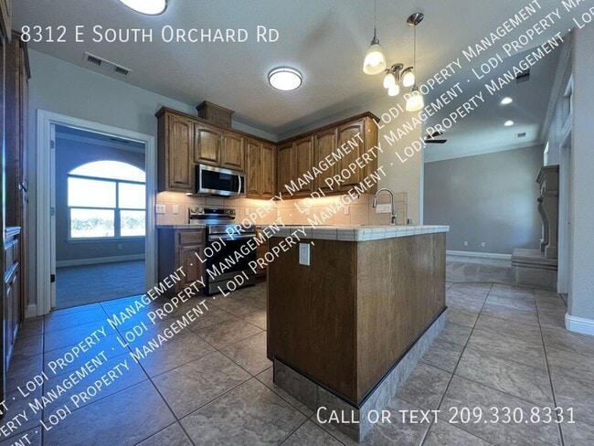 Building Photo - 8312 E Orchard Rd