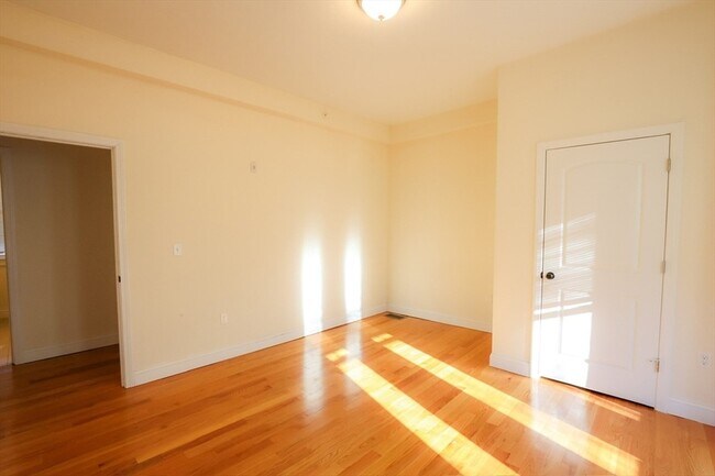 Building Photo - 29-33 Highland Avenue Unit 3