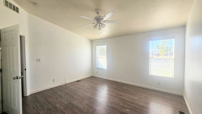 Building Photo - Gorgeous Single Story Home